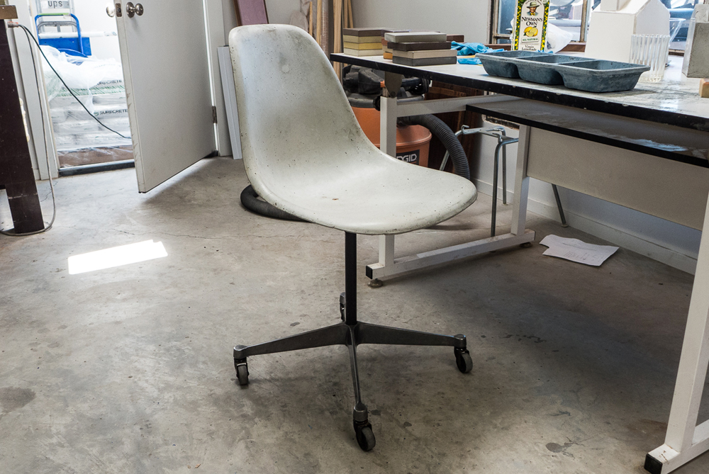 eames_concrete_cracked_01