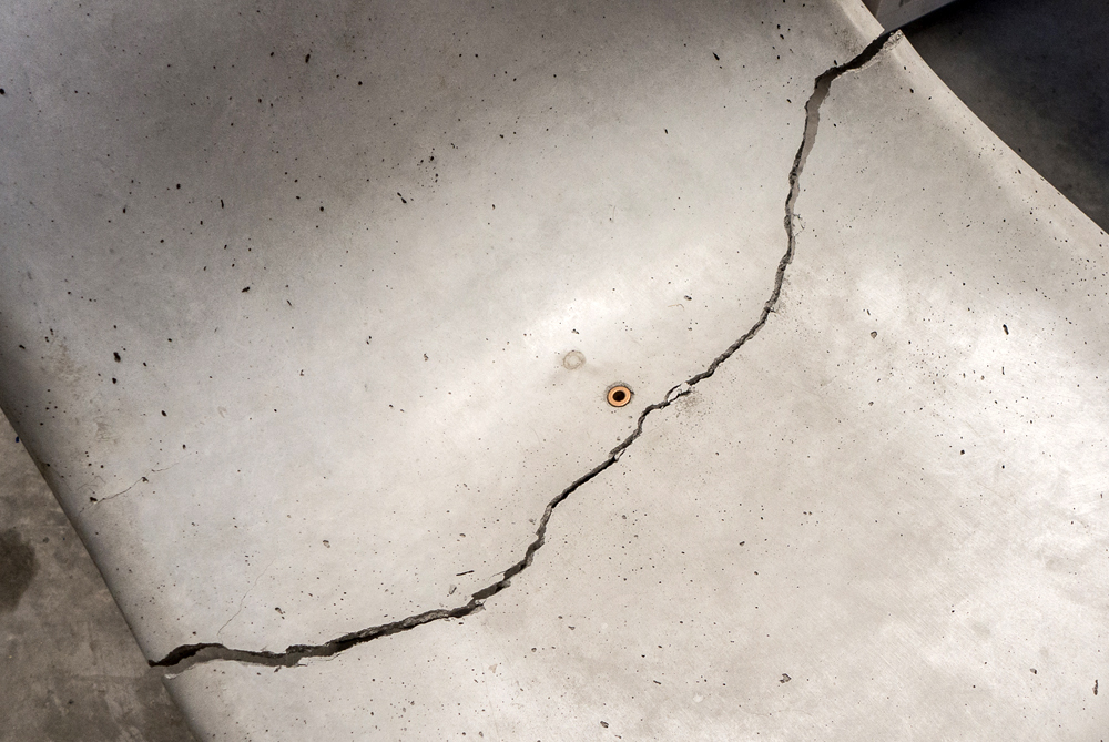 eames_concrete_cracked_03